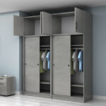 Ντουλάπα ρούχων Regio Megapap τετράφυλλη συρόμενη με πατάρι χρώμα γκρι σκυροδέματος 200x60x240εκ.